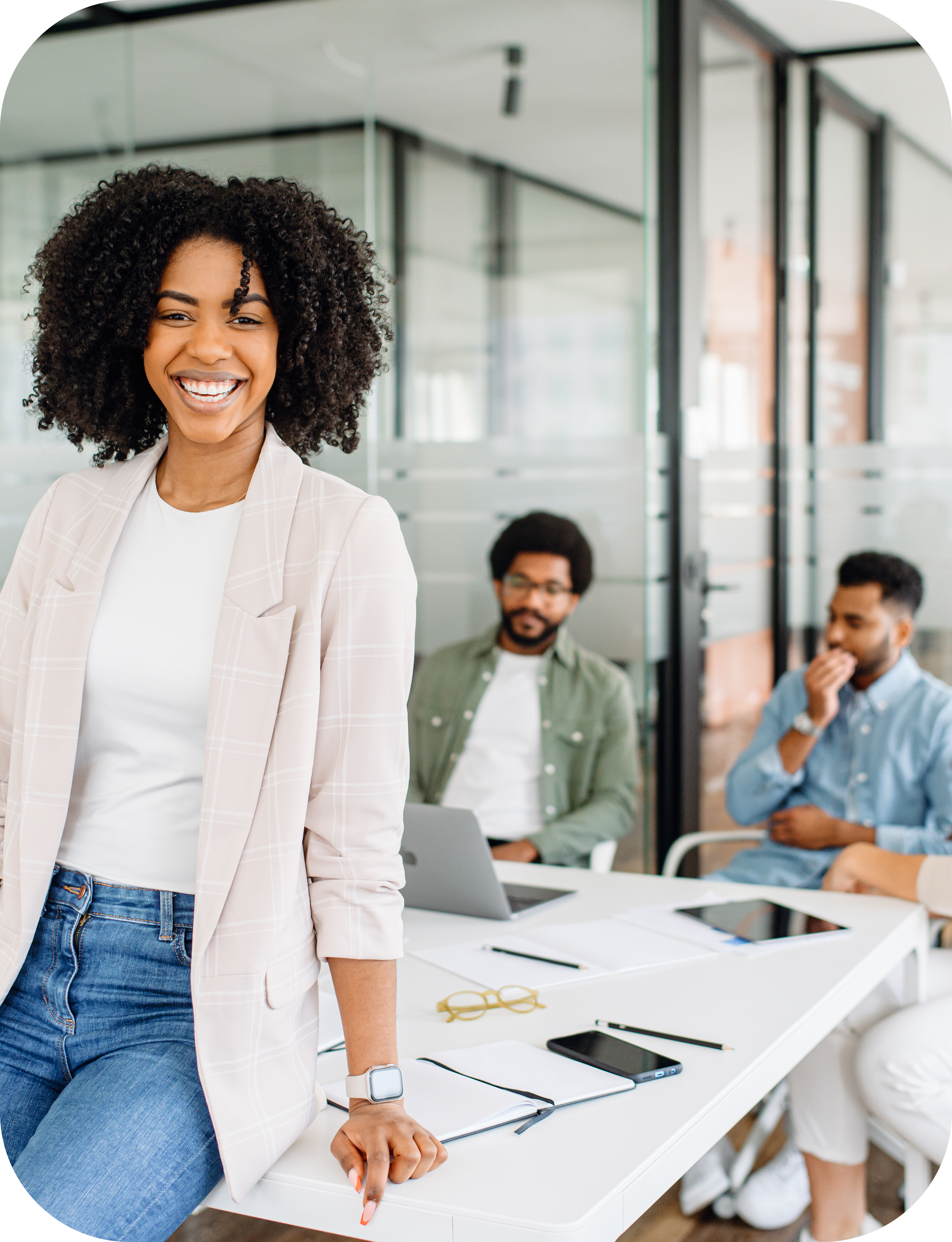 Homem e mulher no computador
